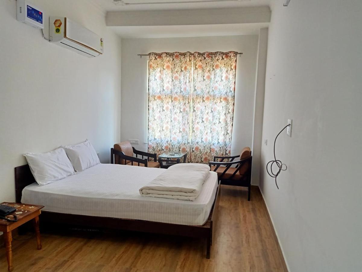 Hindupura Residency Hotel Савай Мадхопур Екстериор снимка