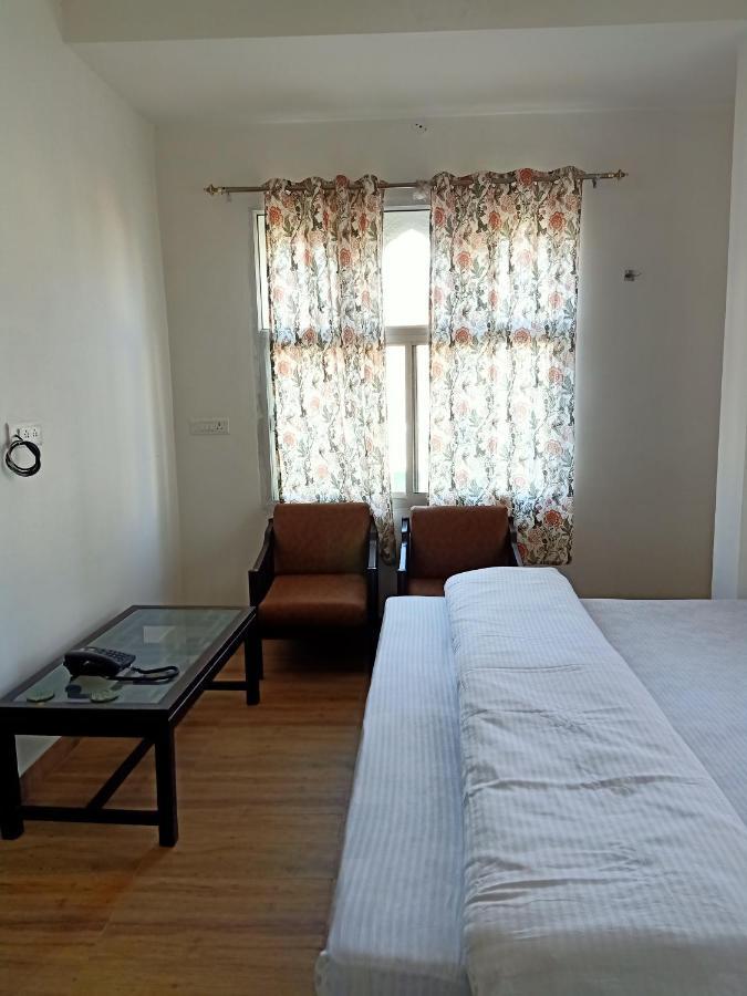 Hindupura Residency Hotel Савай Мадхопур Екстериор снимка