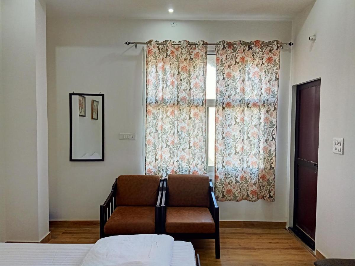 Hindupura Residency Hotel Савай Мадхопур Екстериор снимка