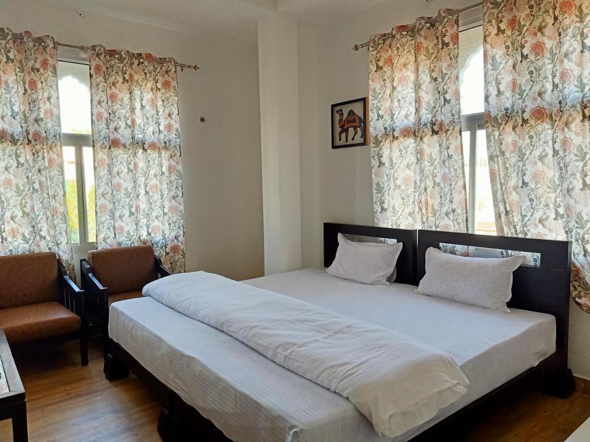 Hindupura Residency Hotel Савай Мадхопур Екстериор снимка