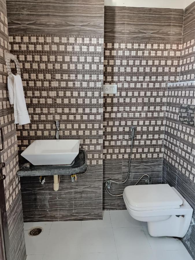 Hindupura Residency Hotel Савай Мадхопур Екстериор снимка
